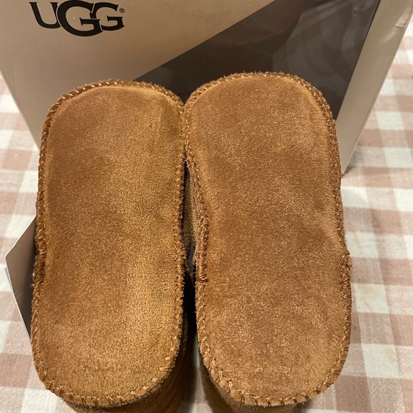 Baby UGG booties - NWT - Picture 4 of 5